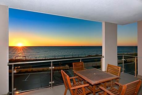 1 Bed Courtyard/Balcony Room