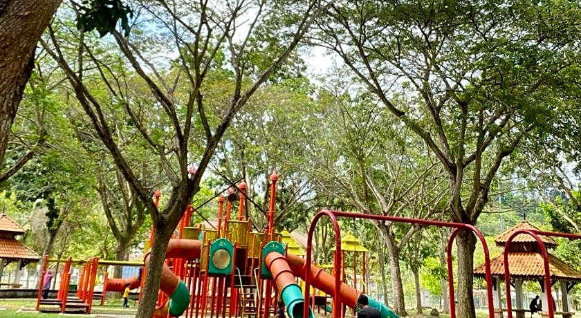 Teluk Batik Holiday Apartment