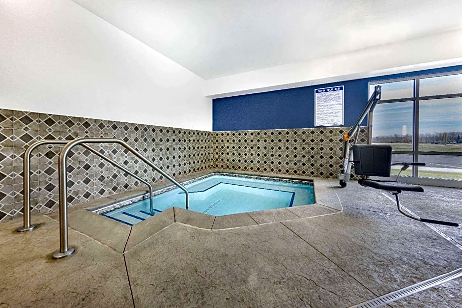 AmericInn by Wyndham International Falls