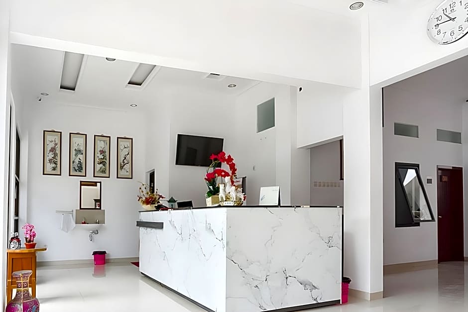 RedDoorz near Jawa Timur Park 3