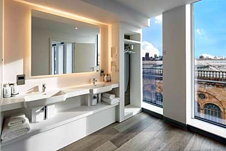 VIP Suite (1 King Bed and 1 Twin Sofa Bed)