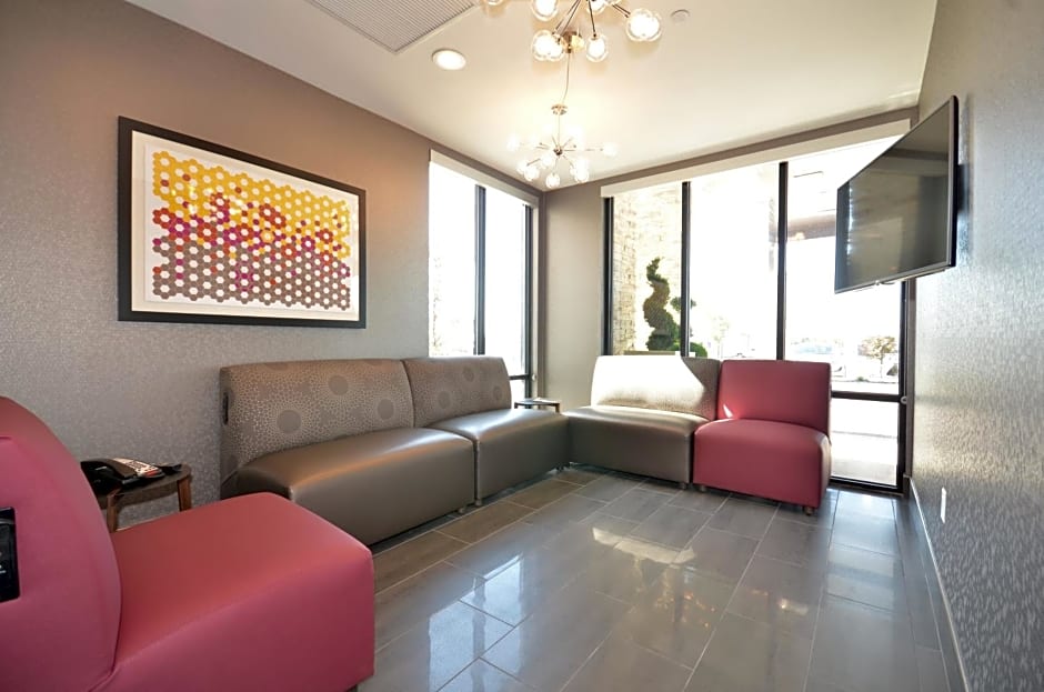 Holiday Inn Express & Suites Oklahoma City Mid - Arpt Area, an IHG Hotel