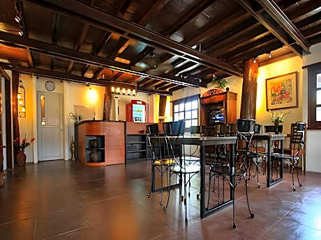 Travelbee Heritage Inn