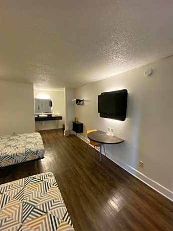 Queen Room with Two Queen Beds - Smoking