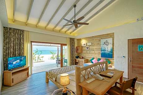 Beach Suite with Pool with Floating Breakfast