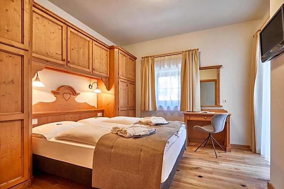 Photo 1 of 10 of Suite, Mountain View