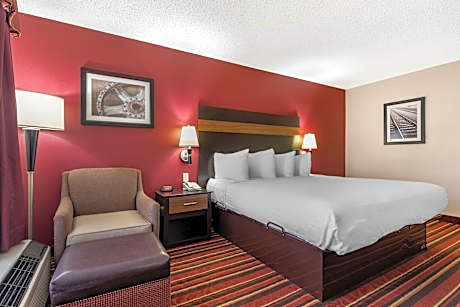 Accessible - 1 King Mobility Accessible Bathtub Smoking Room Full Breakfast