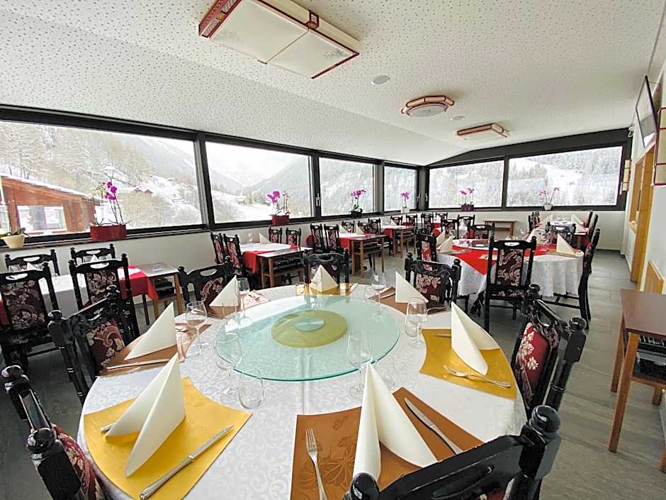 Qi-Lin Hotel Restaurant