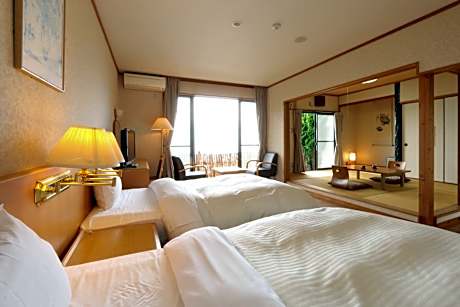Family Room with Tatami Area and Sea View