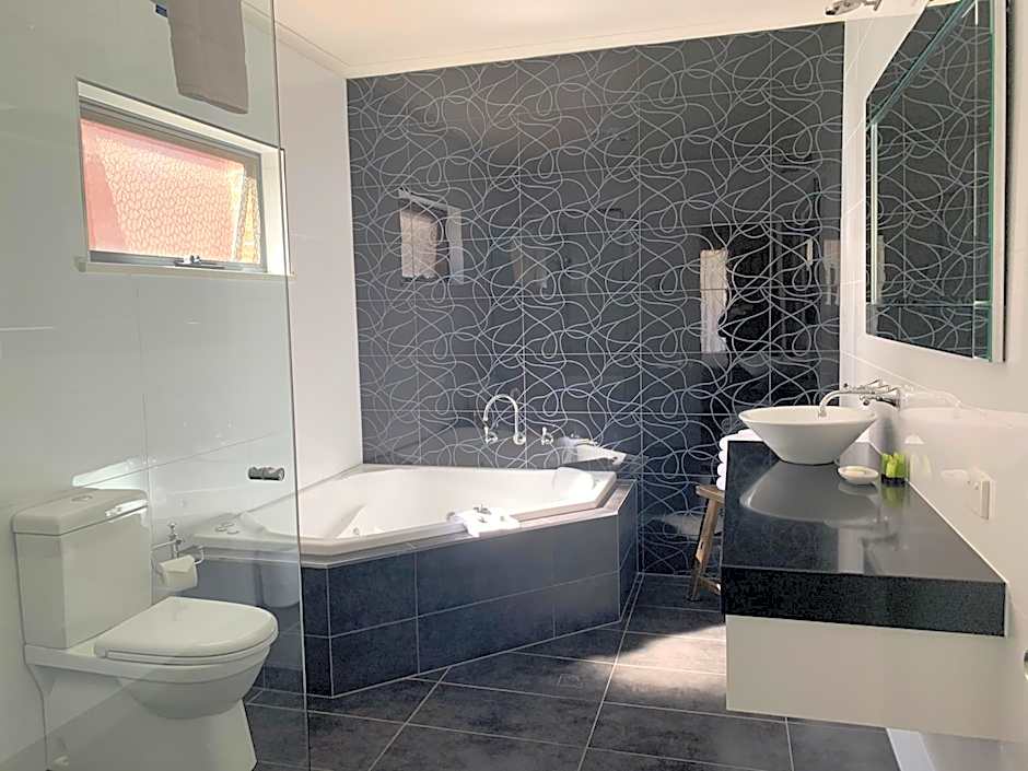 Blazing Stump Motel & Suites