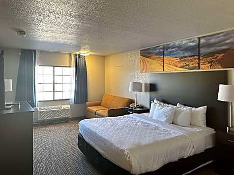 1 King Bed, Suite, Nonsmoking