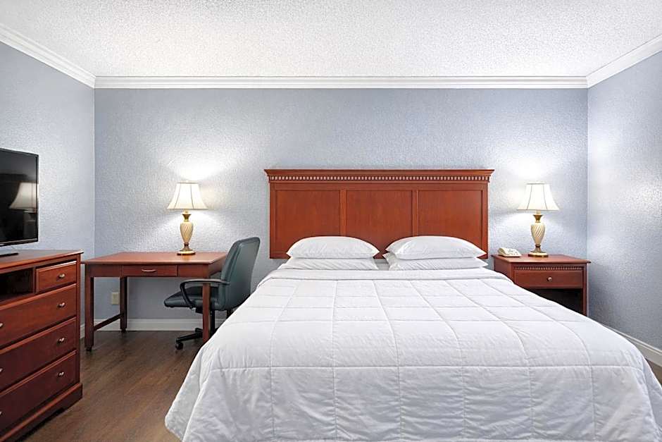 Quarters Inn & Suites