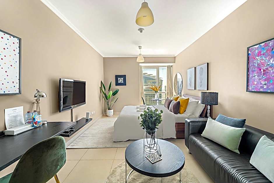 Silkhaus Modern Studio near Almas in West Lake