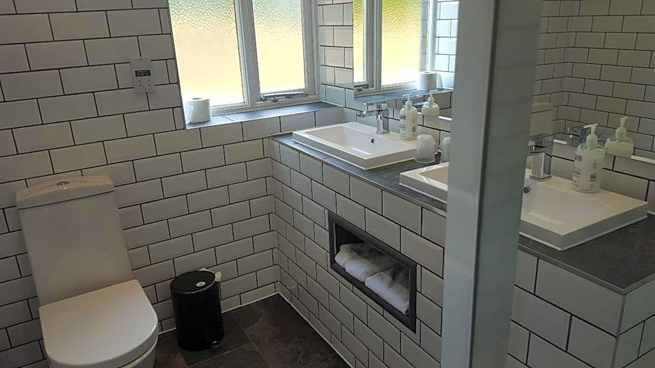 Oakside Lodge Guest House