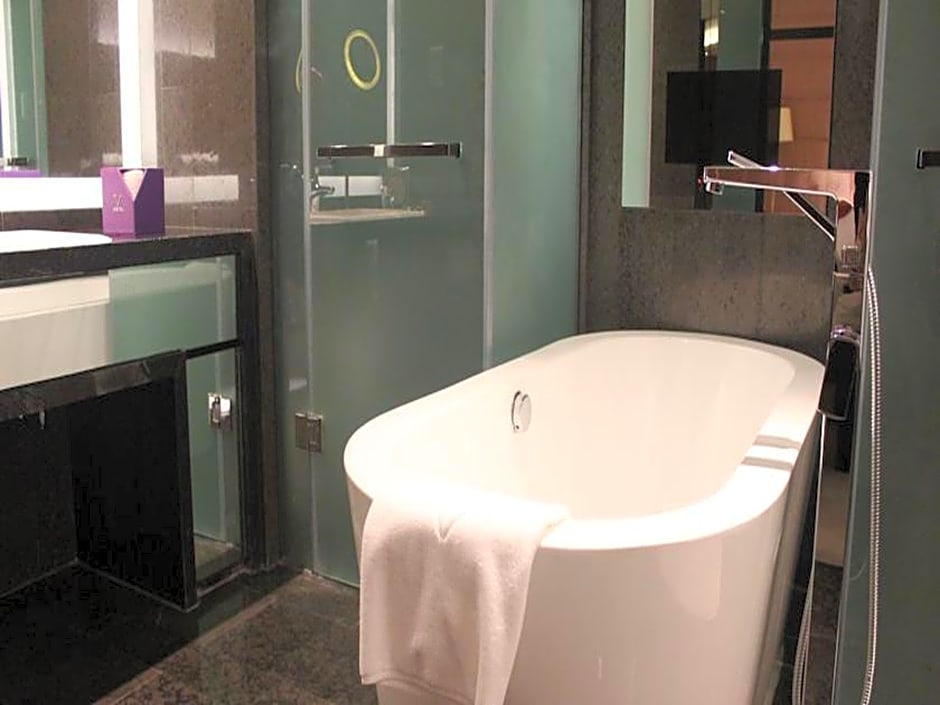V Hotel