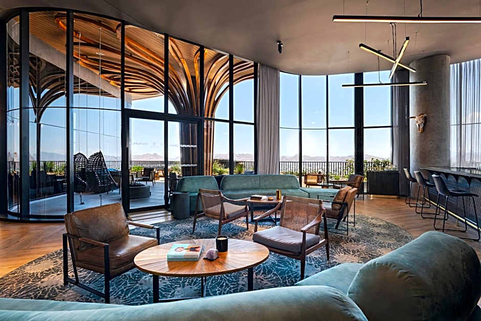 VETTA, DISTRITO UNO, AUTOGRAPH COLLECTION