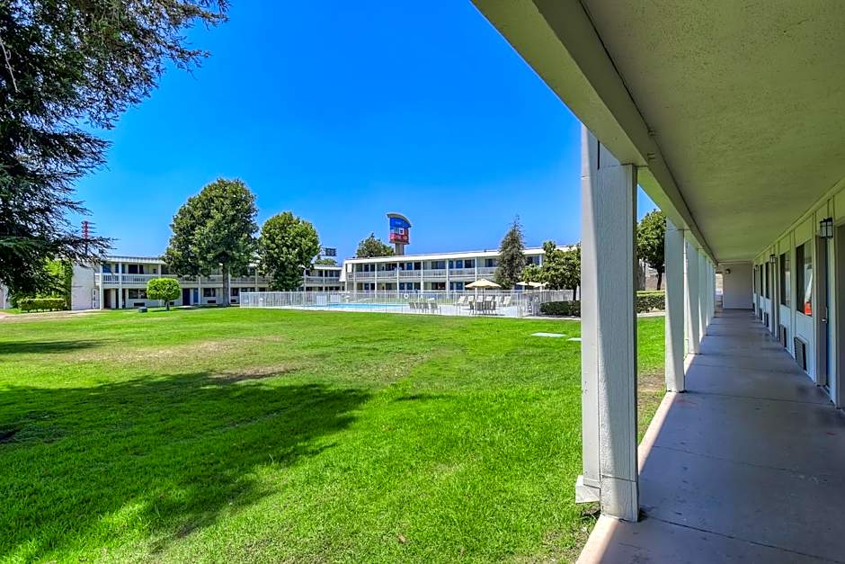 Motel 6 Claremont, CA