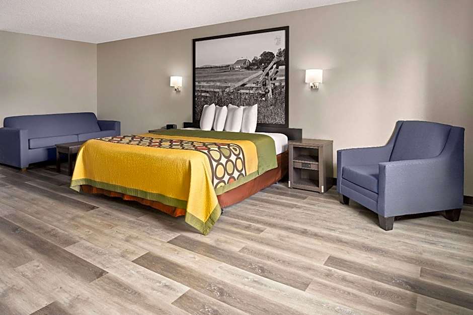 Super 8 by Wyndham Burnham/Lewistown