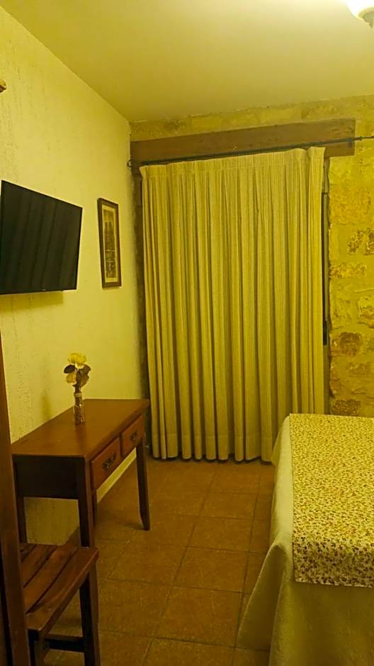 hostal Decerca Prádena