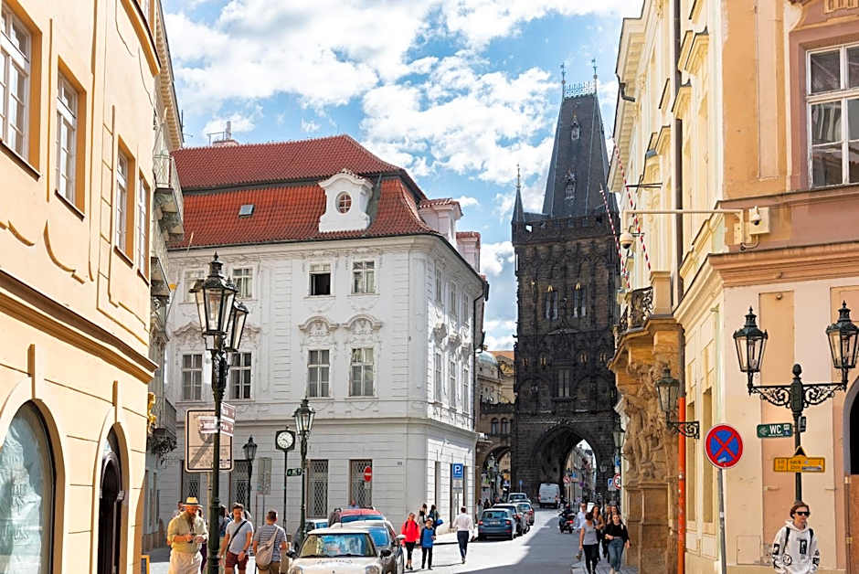 4 Arts Apartments by Adrez