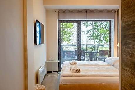 Deluxe Double Room with Lake View