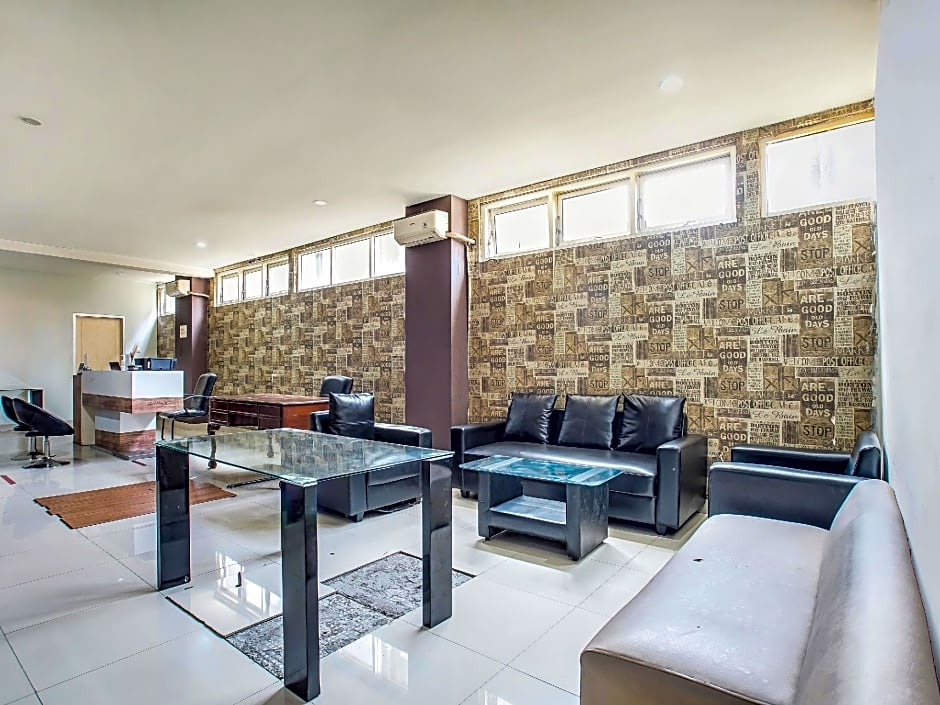 OYO Flagship 91130 Hotel 99 Lodaya