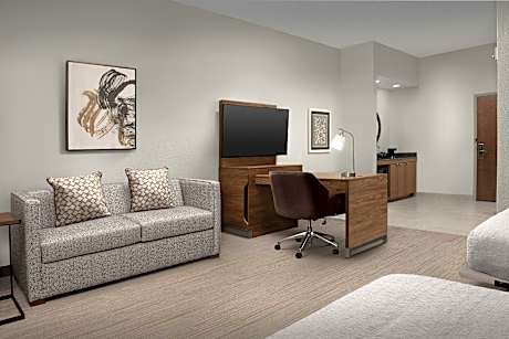 2 Queen Mobility Hearing Accessible Tub Studio Non-Smoking