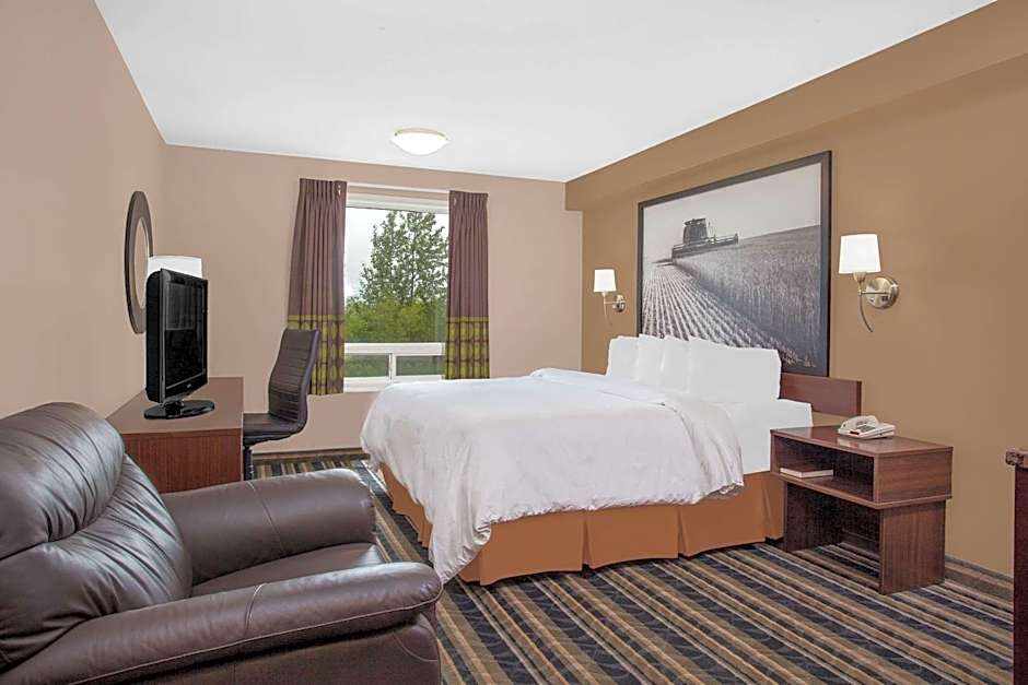 Super 8 by Wyndham Brandon MB