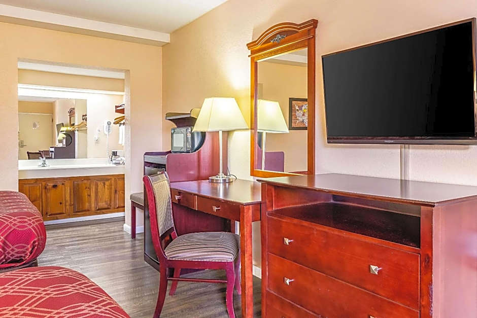 Econo Lodge Rocky Top