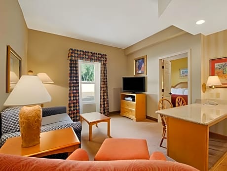 1 Bedroom Suite Queen Bed