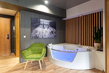 Executive Suite with Hydromassage Tub