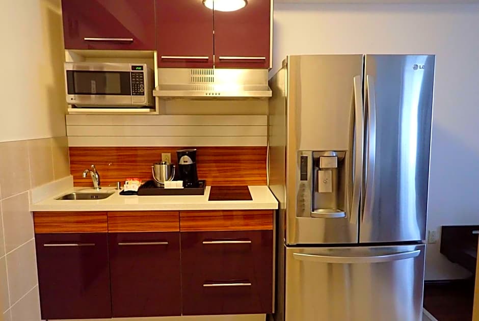 Days Inn & Suites by Wyndham Fort Saskatchewan