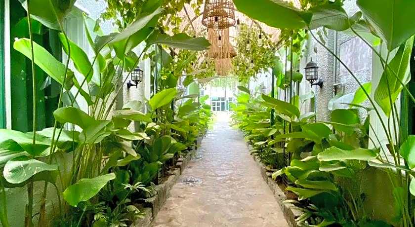 Hotel Euroasia by Bluebookers