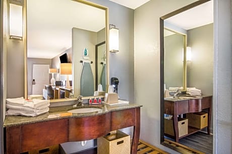 2 Queen Beds, Nonsmoking, Accessible