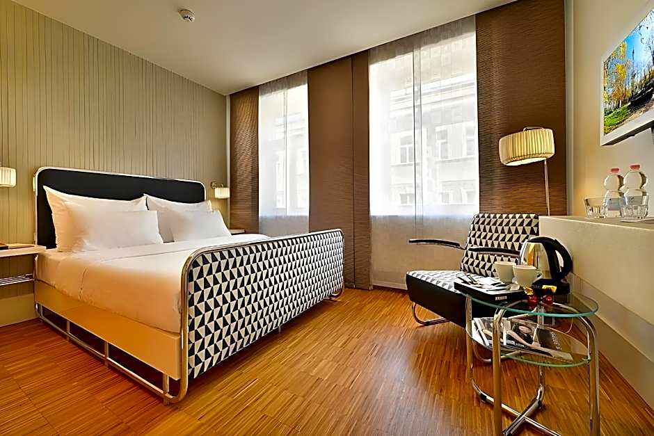 Three Crowns Hotel