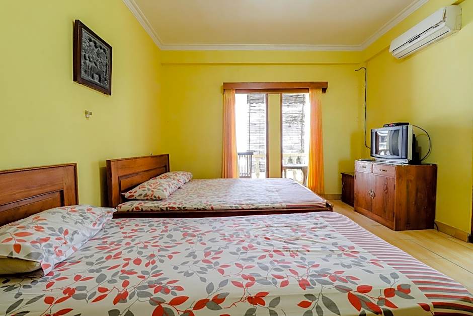 Adinda Beach Hotel and Villa