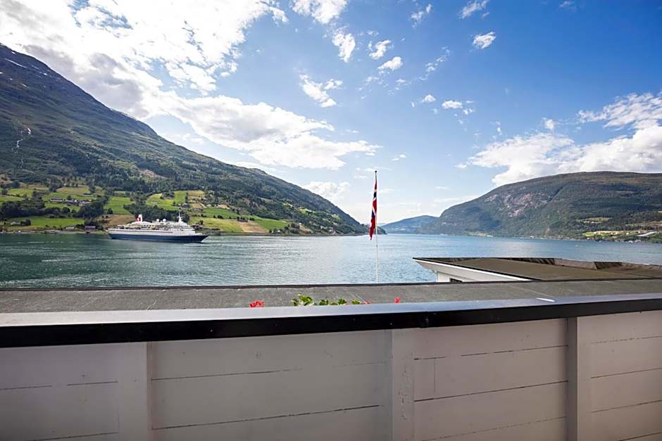 Olden Fjordhotel