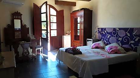Suite with Garden View