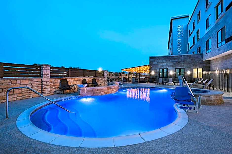 Courtyard by Marriott Dallas Grand Prairie