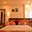 Hi 5 Hotel & Experience