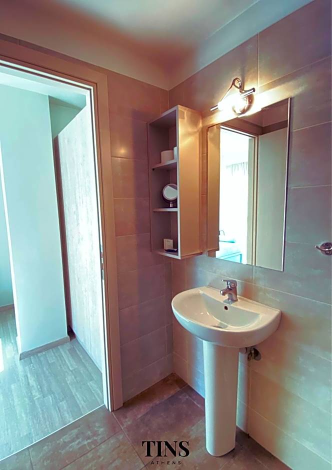 Tins Hotel City - Athens