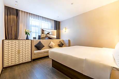 Business Queen Bed Room