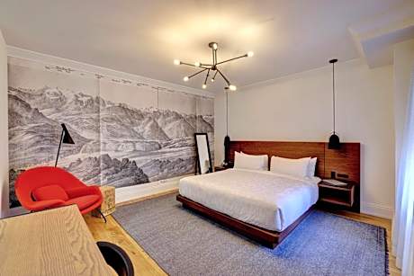 King Room with Roll-In Shower - Disability Access