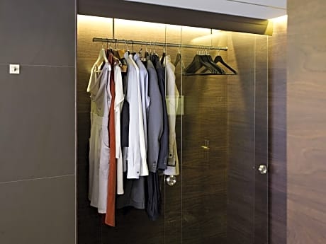 Premium Junior Suite (1 King Bed and 1 Queen Sofa Bed)