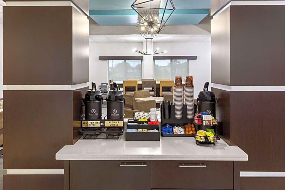 La Quinta Inn & Suites by Wyndham Angleton