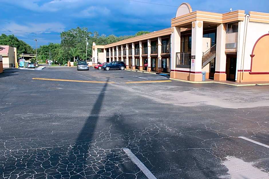 Tampa Inn Near Busch Gardens