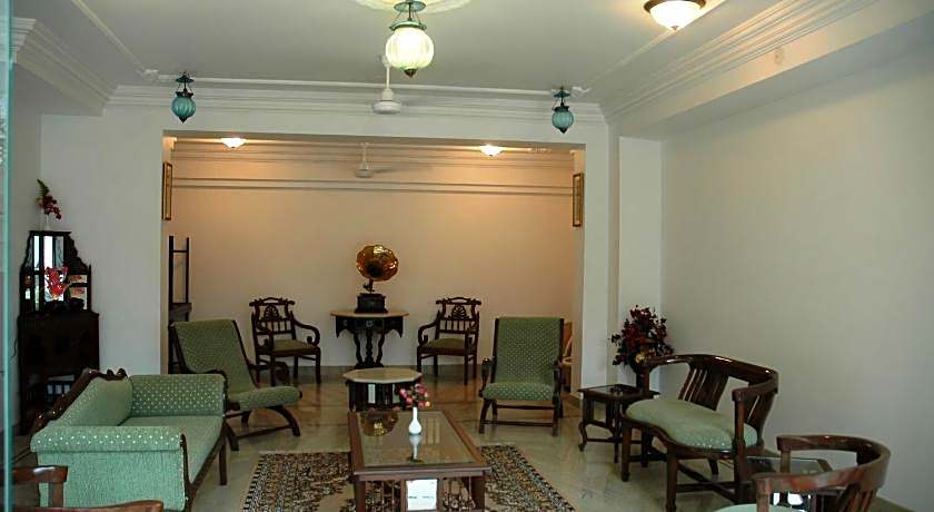 Raj Niwas Hotel