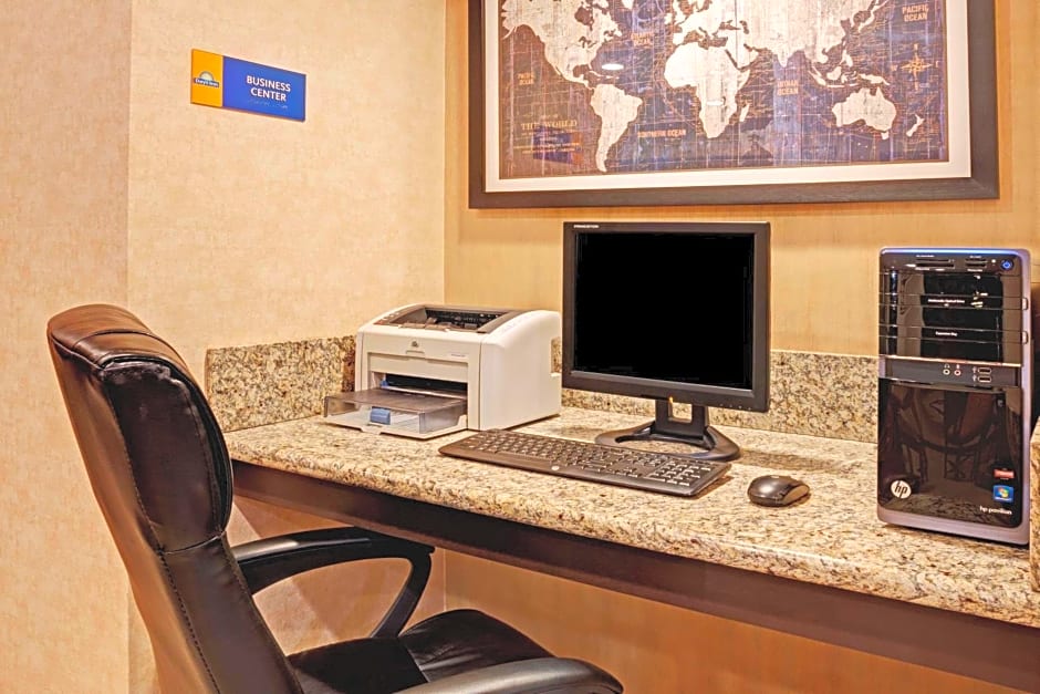 Days Inn by Wyndham Woodland