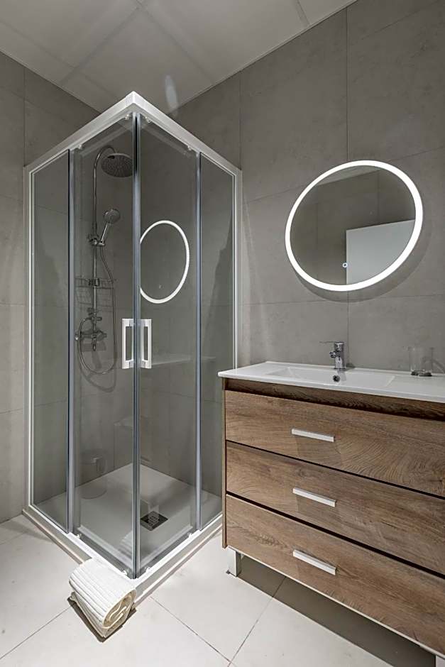 Chic & Comfortable Apartment, Private Terrace