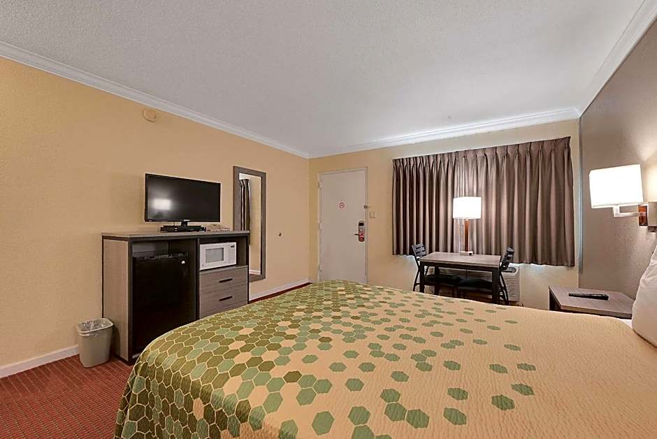 Econo Lodge Woodland near I-5